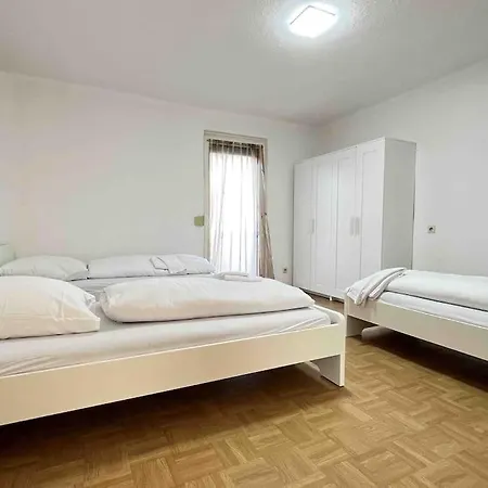 Sad211- Grosse Monteurwohnung Uebergangswohnung Schwandorf in Bayern
