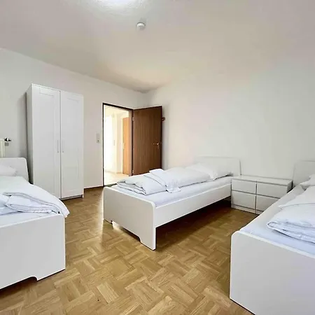 Apartment Sad211- Grosse Monteurwohnung Uebergangswohnung Schwandorf in Bayern