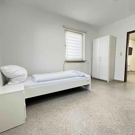 Apartment Sad211- Grosse Monteurwohnung Uebergangswohnung