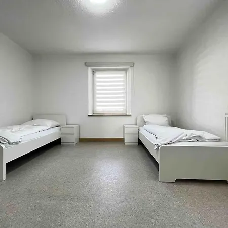 Sad211- Grosse Monteurwohnung Uebergangswohnung *